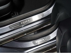 Накладки на пороги лист шлифованный надпись RIO X 4 шт для Kia Rio X № KIARIOX20-08