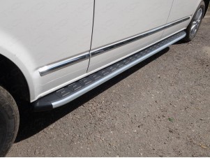 Пороги алюминиевые ТСС с накладкой серебристые для Volkswagen Caravelle T6 № VWCARAV17-37SL